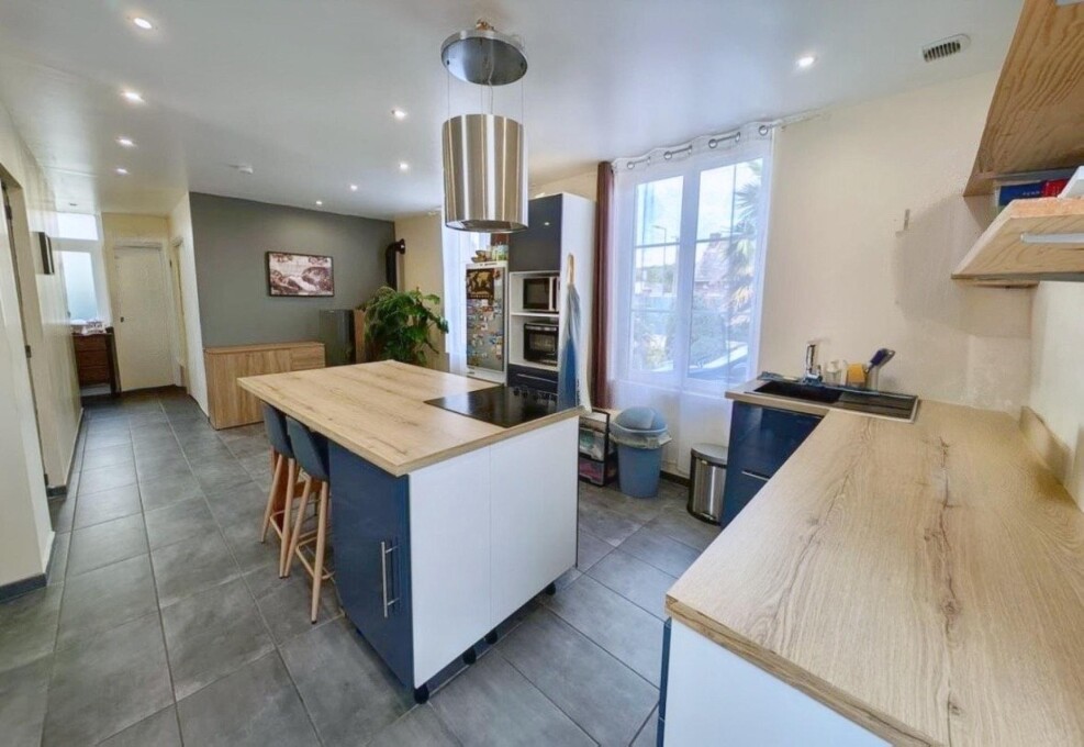 Casa de 3 dormitorios en Noyon, France No. 357715