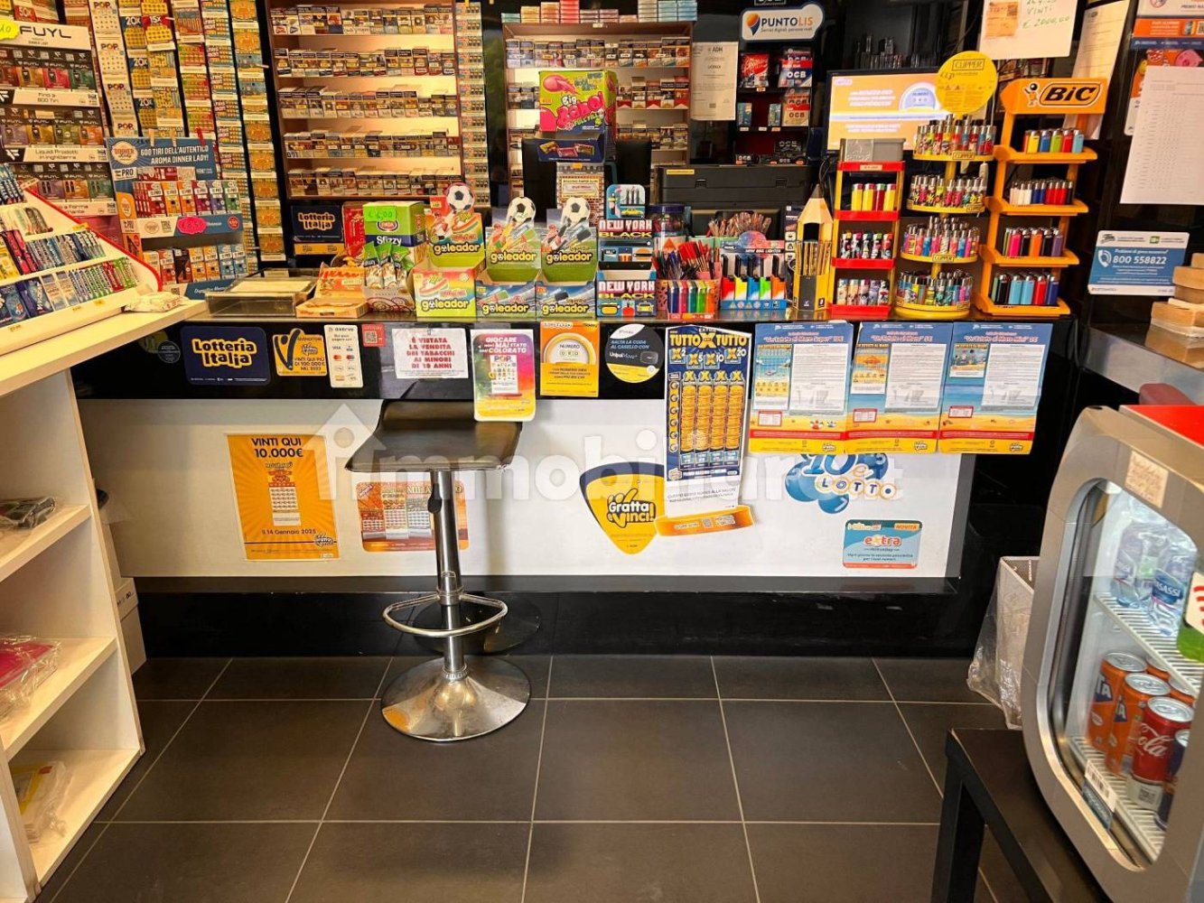 1 room Commercial property in Rimini, Italy No. 379337