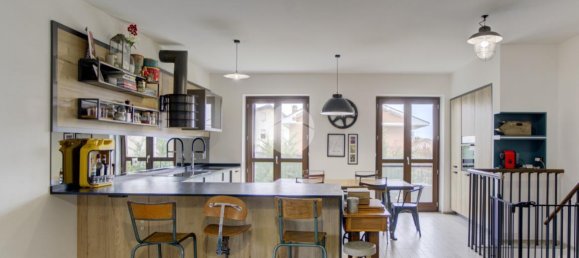 4 rooms Apartment in Rivoli, Italy No. 234438 2