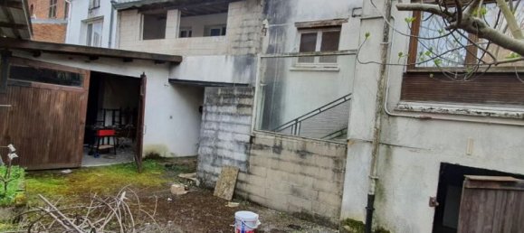 Apartamento de 10 dormitorios en Hirson, France No. 261093 4