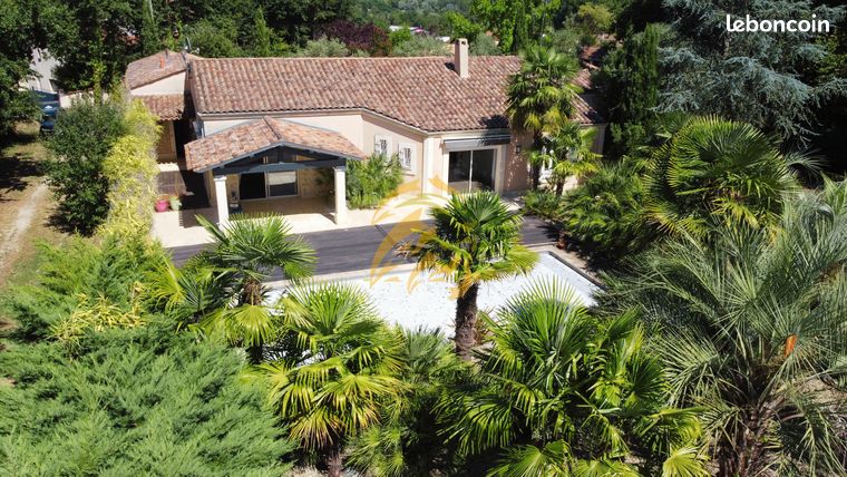 4 bedrooms House in Charente, France No. 306168