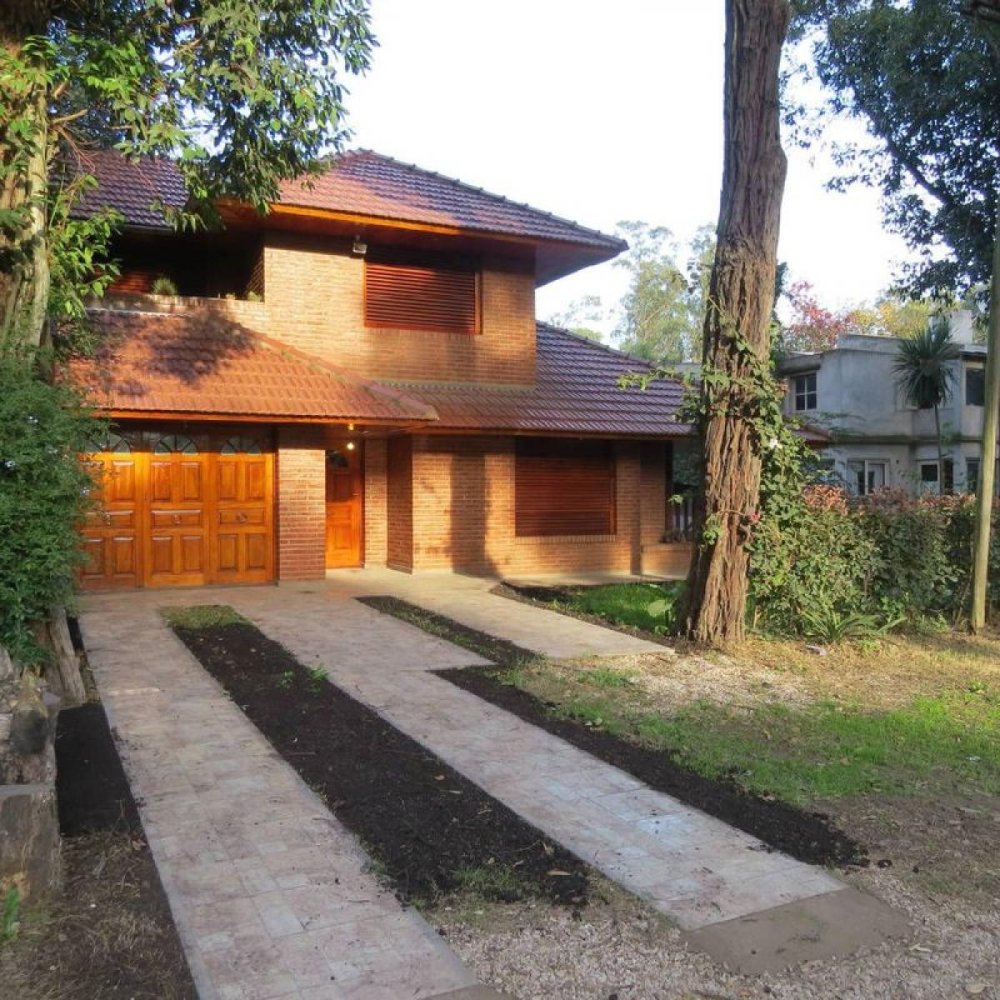 2 bedrooms House in Mar del Plata, Argentina No. 90941