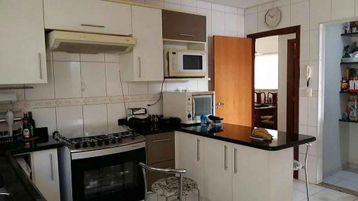 Casa de 4 dormitorios en Sao Paulo, Brazil No. 448139