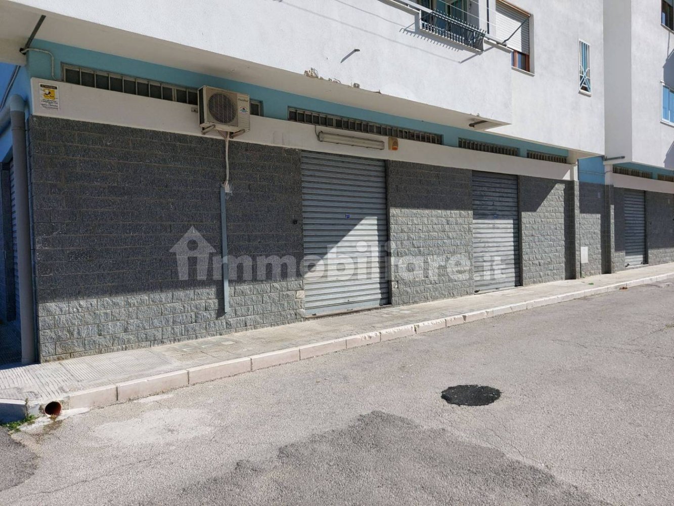 1-Zimmer Gewerbliche Immobilie in Canosa di Puglia, Italy, Nr. 250859