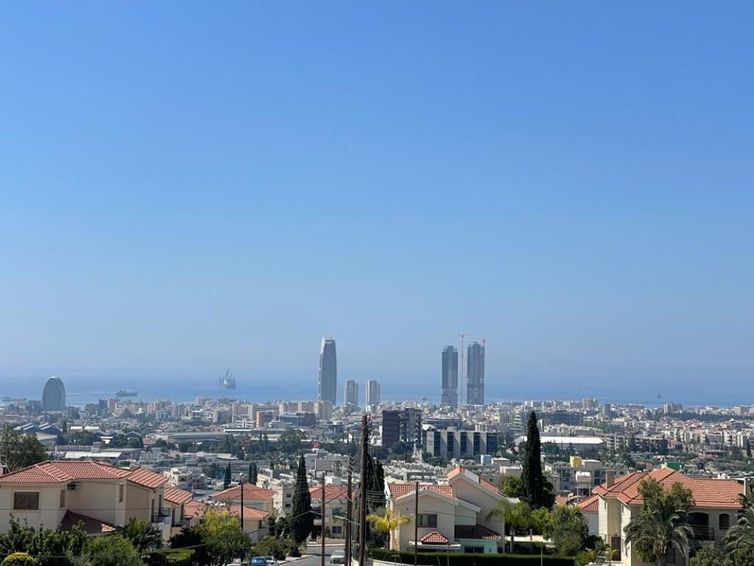 4 rooms Apartment in Limassol, Cyprus No. 2577