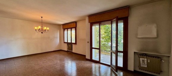 3 bedrooms Apartment in Padua, Italy No. 260387 2