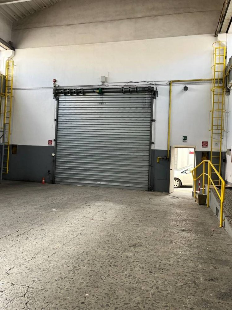 Lagerhaus in Monza, Italy 1050m², Nr. 212898