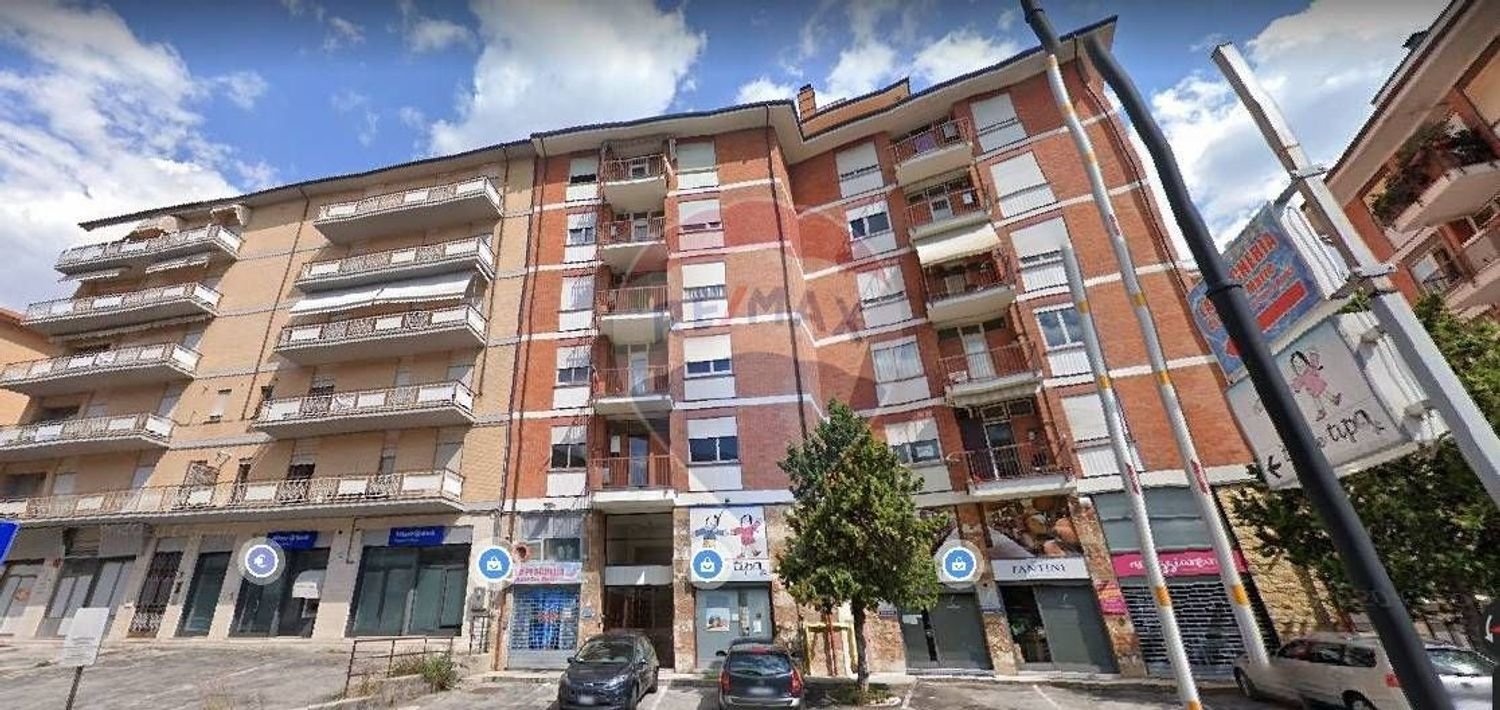 Propiedad comercial en L'Aquila, Italy 45 m² No. 331395