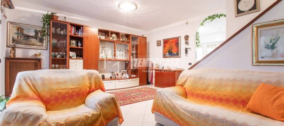 3 bedrooms Villa in Limbiate, Italy No. 181967 5