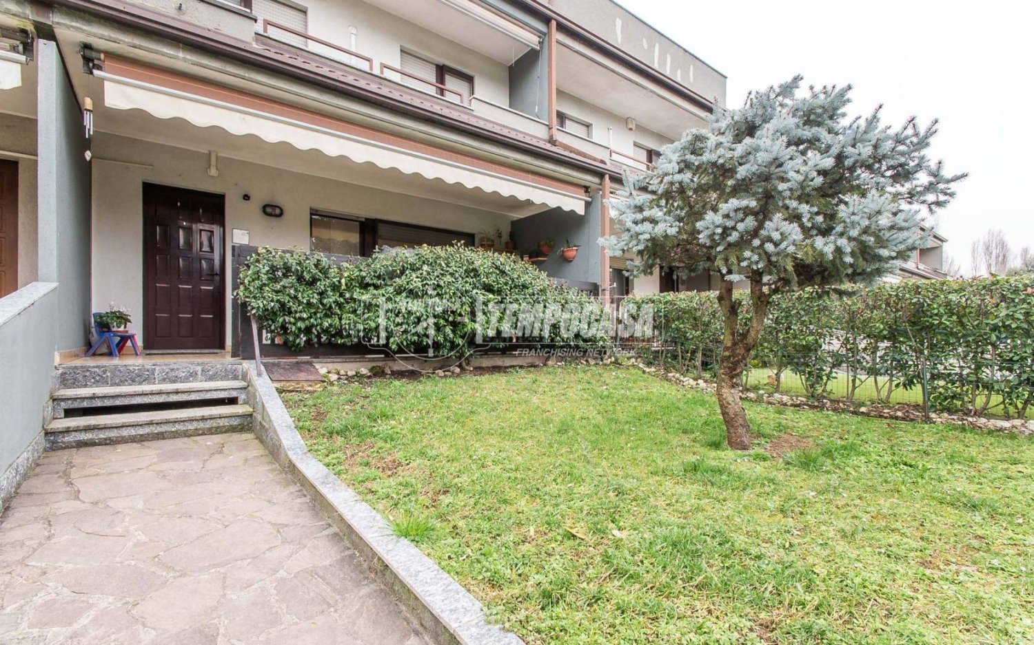 3 bedrooms Villa in Limbiate, Italy No. 181967