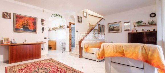 3 bedrooms Villa in Limbiate, Italy No. 181967 4
