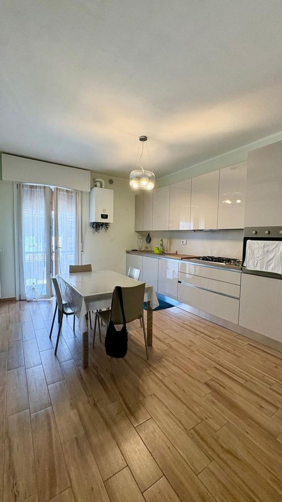 Квартира с 4 спальнями в Сассуоло, Италия № 403350