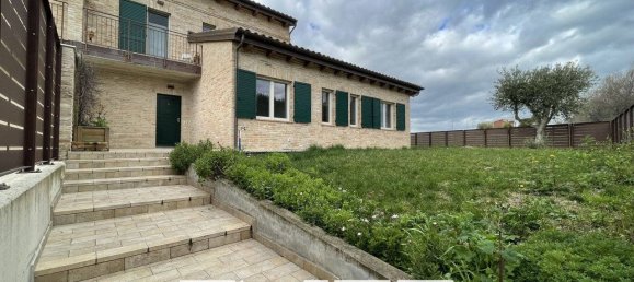 5 bedrooms Villa in Ancona, Italy No. 98803 4