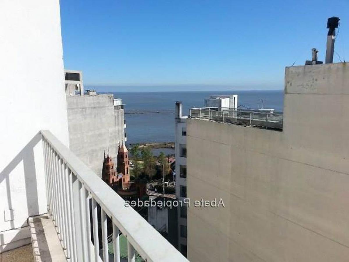 4 chambres Appartement à Montevideo, Uruguay No. 384