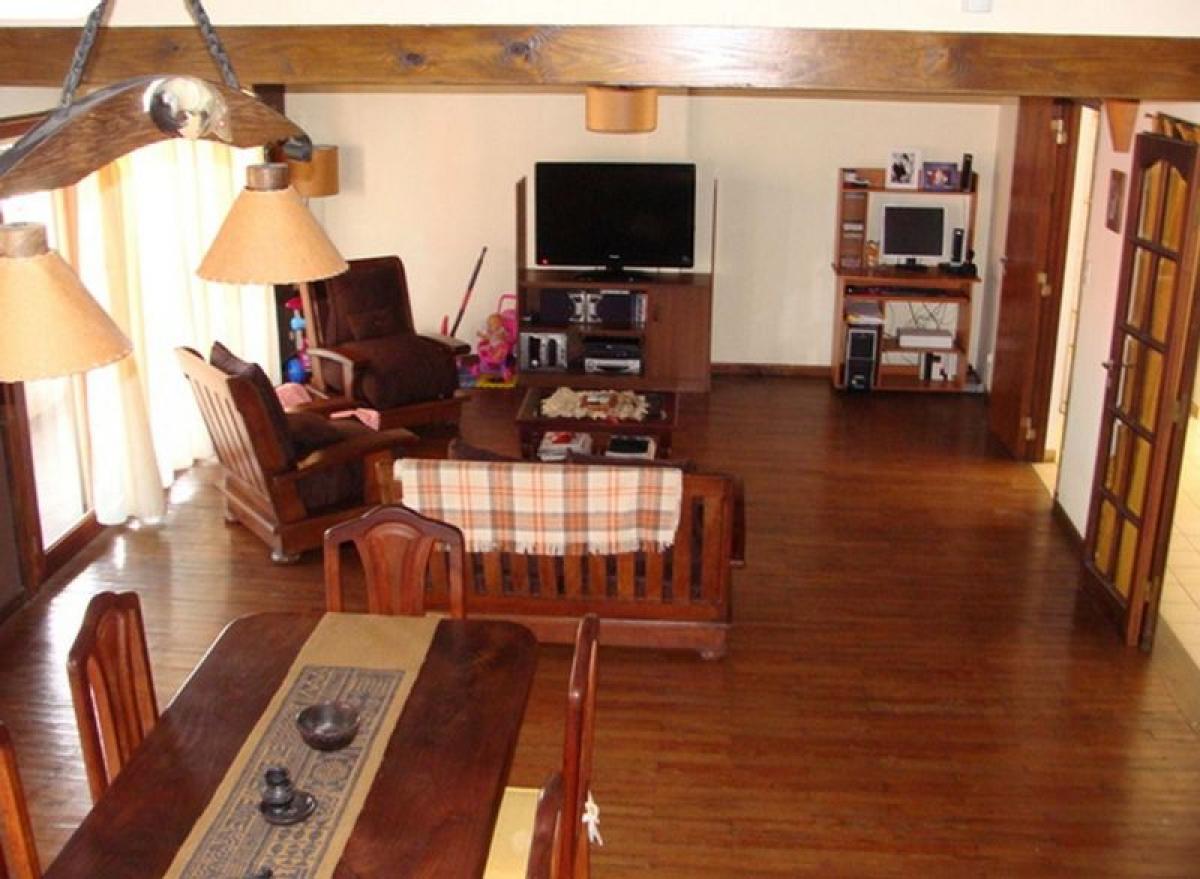 4 bedrooms House in Mar del Plata, Argentina No. 65133
