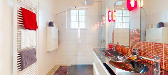 3 bedrooms House in Toulon, France No. 331859 8