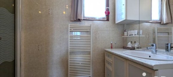 Casa de 5 dormitorios en Le Meux, France No. 301136 13