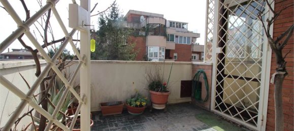 3 bedrooms Apartment in Rome, Italy No. 318231 2