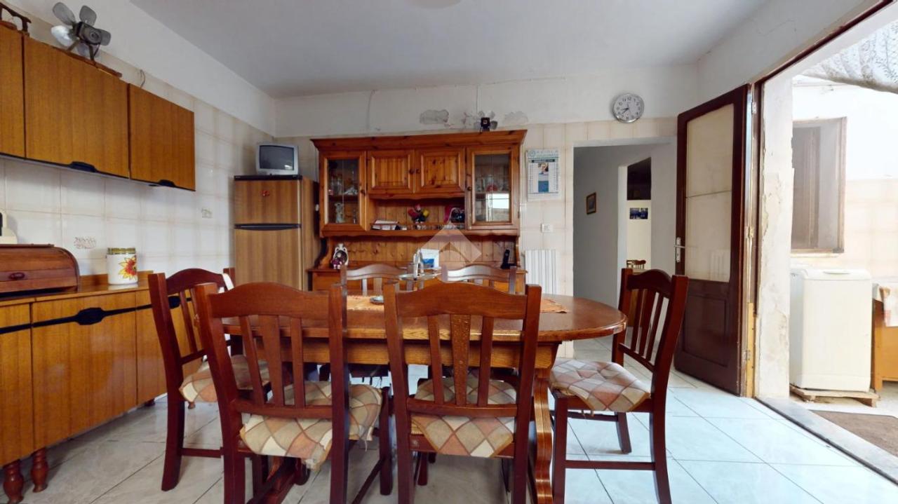 Дом с 3 комнатами в Франкавилла Фонтана, Италия № 20942