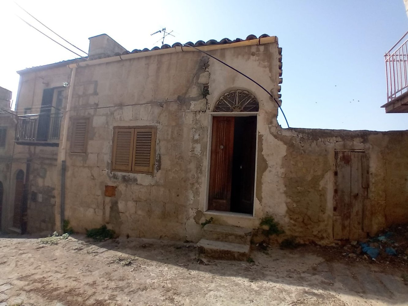 Casa de 5 dormitorios en Mussomeli, Italy No. 333012