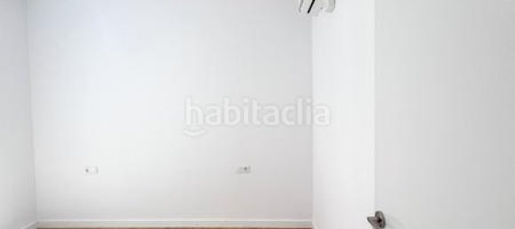 Apartamento de 3 dormitorios en Sants-Montjuïc, Spain No. 173798 12