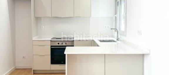 Apartamento de 3 dormitorios en Sants-Montjuïc, Spain No. 173798 5