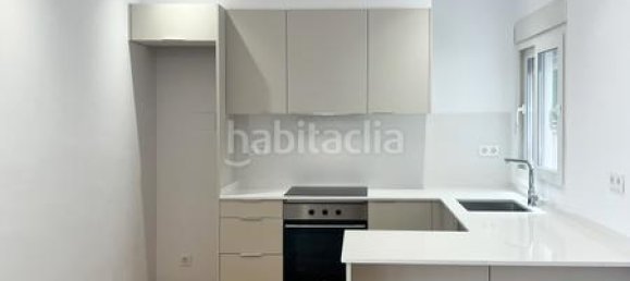 Apartamento de 3 dormitorios en Sants-Montjuïc, Spain No. 173798 4