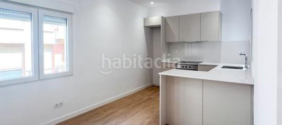 Apartamento de 3 dormitorios en Sants-Montjuïc, Spain No. 173798 2