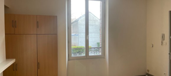 Apartamento de 2 dormitorios en Troyes, France No. 40250 2