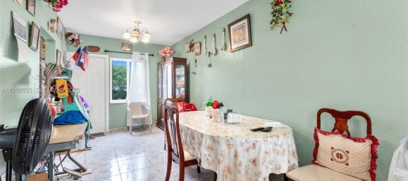 2 Schlafzimmer Doppelhaus in Miami, USA, Nr. 615837 3