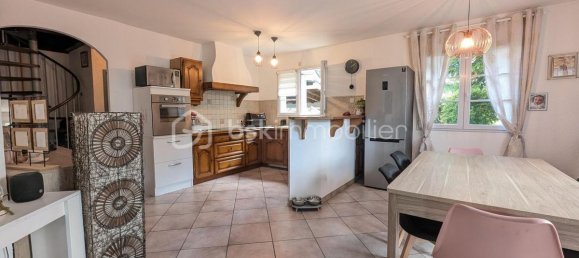 3 bedrooms House in Morlaas, France No. 297788 2