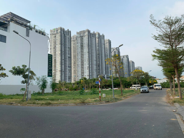 240m² Land in District 7, Vietnam No. 7426
