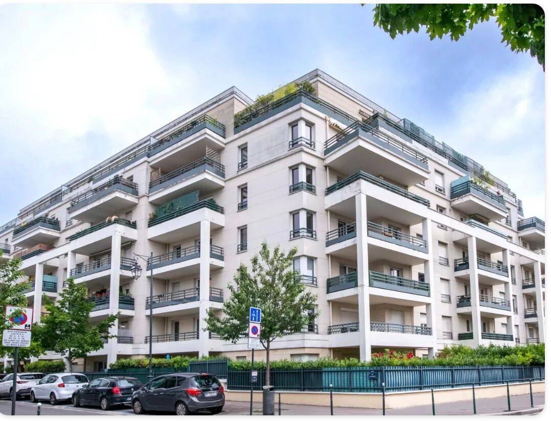 4 bedrooms Apartment in Colombes, France No. 330594