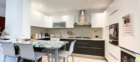 3 Schlafzimmer Wohnung in Castellarano, Italy, Nr. 292831 8