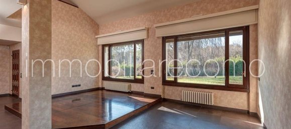 5 bedrooms Villa in Capiago Intimiano, Italy No. 264196 9