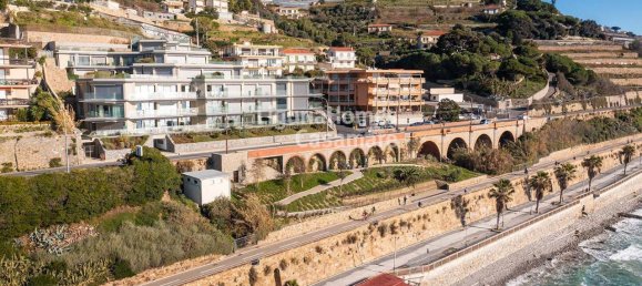 8 rooms Apartment in Sanremo, Italy No. 18351 2