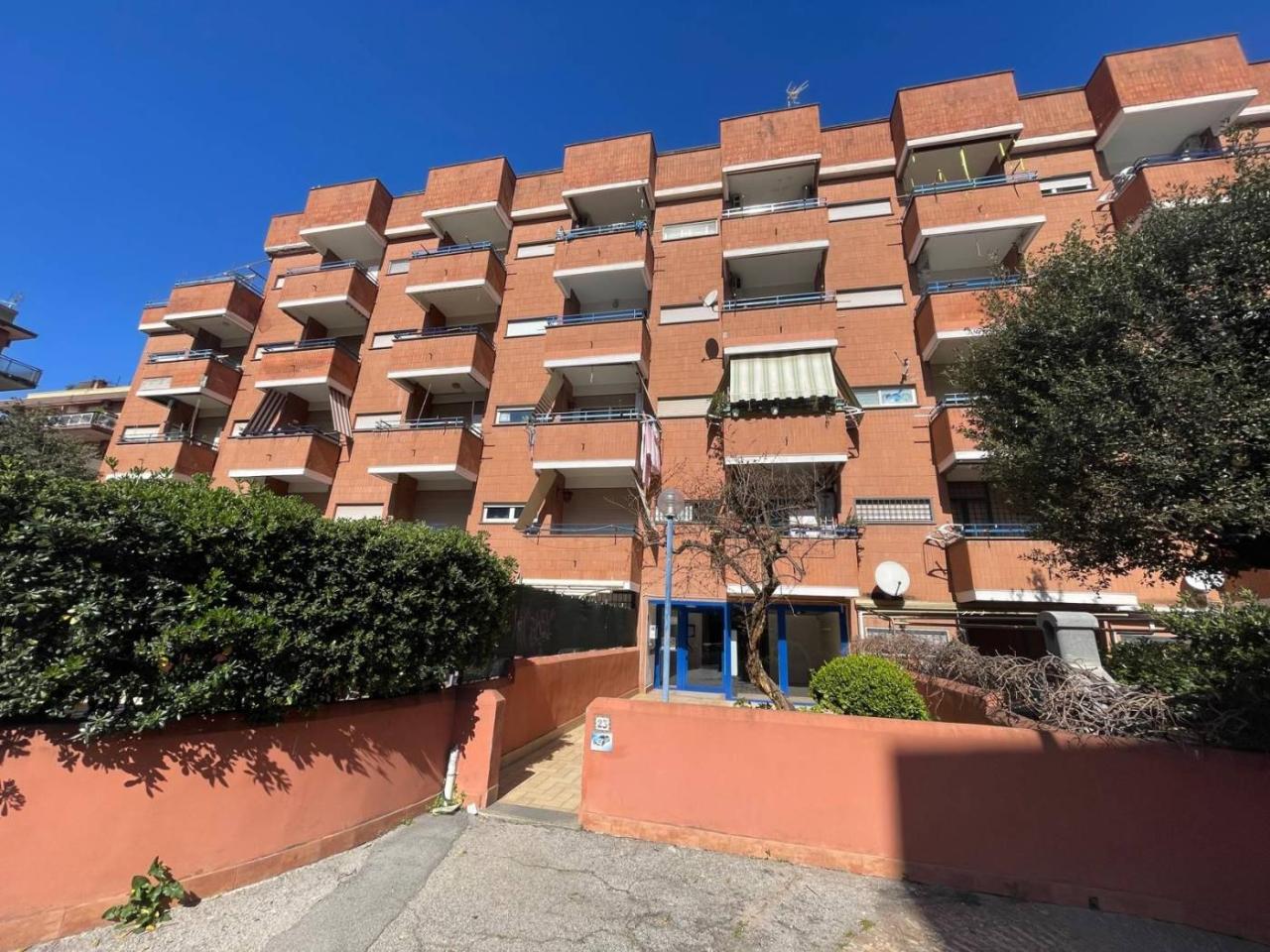 Apartamento de 2 habitaciónes en Pomezia, Italy No. 40202
