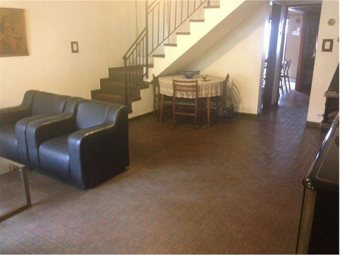 3 bedrooms House in Moron, Argentina No. 7999