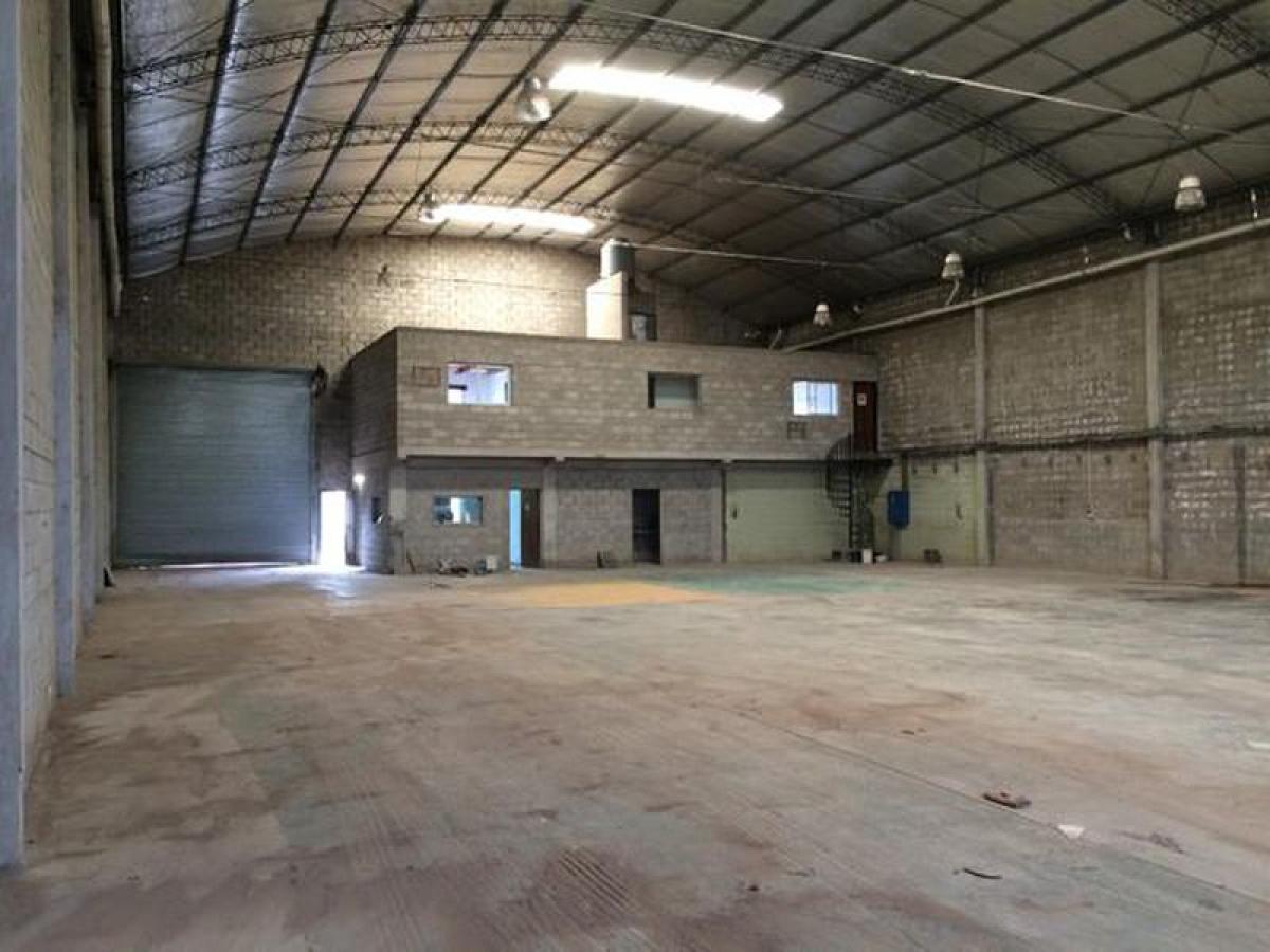 880m² Commercial property in Moreno, Argentina No. 30294