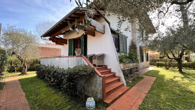 6-salle Villa à Camaiore, Italy No. 237510