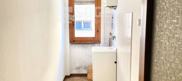 4 rooms Apartment in Montevarchi, Italy No. 110909 2