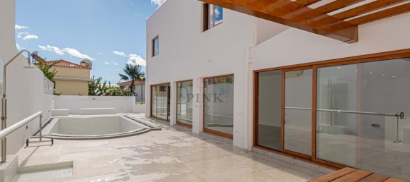 3 bedrooms Villa in Funchal, Portugal No. 92348 24
