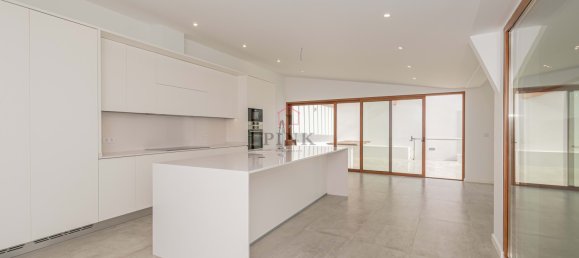 3 bedrooms Villa in Funchal, Portugal No. 92348 4