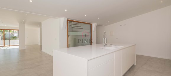 3 bedrooms Villa in Funchal, Portugal No. 92348 7