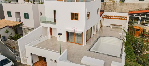 3 bedrooms Villa in Funchal, Portugal No. 92348 87