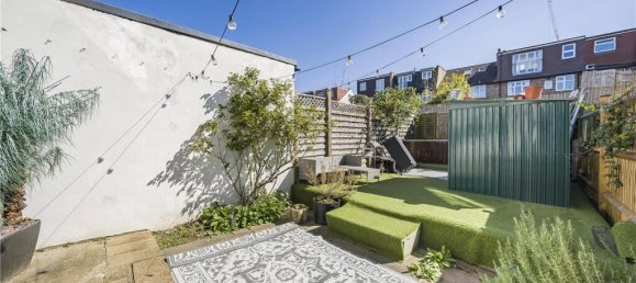 3 bedrooms House in London, United Kingdom No. 7205 9