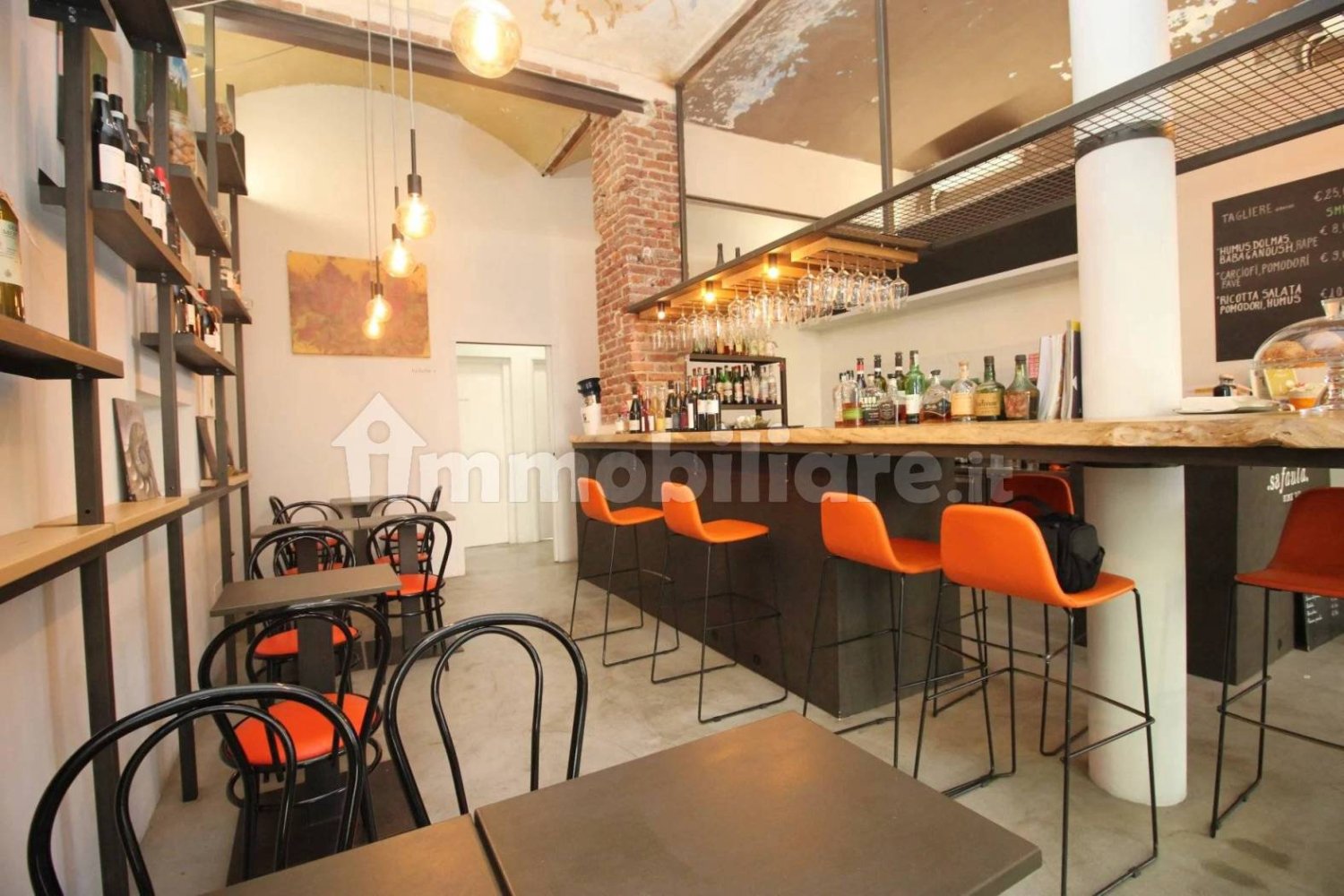 Gewerbliche Immobilie in Turin, Italy 70m², Nr. 325313