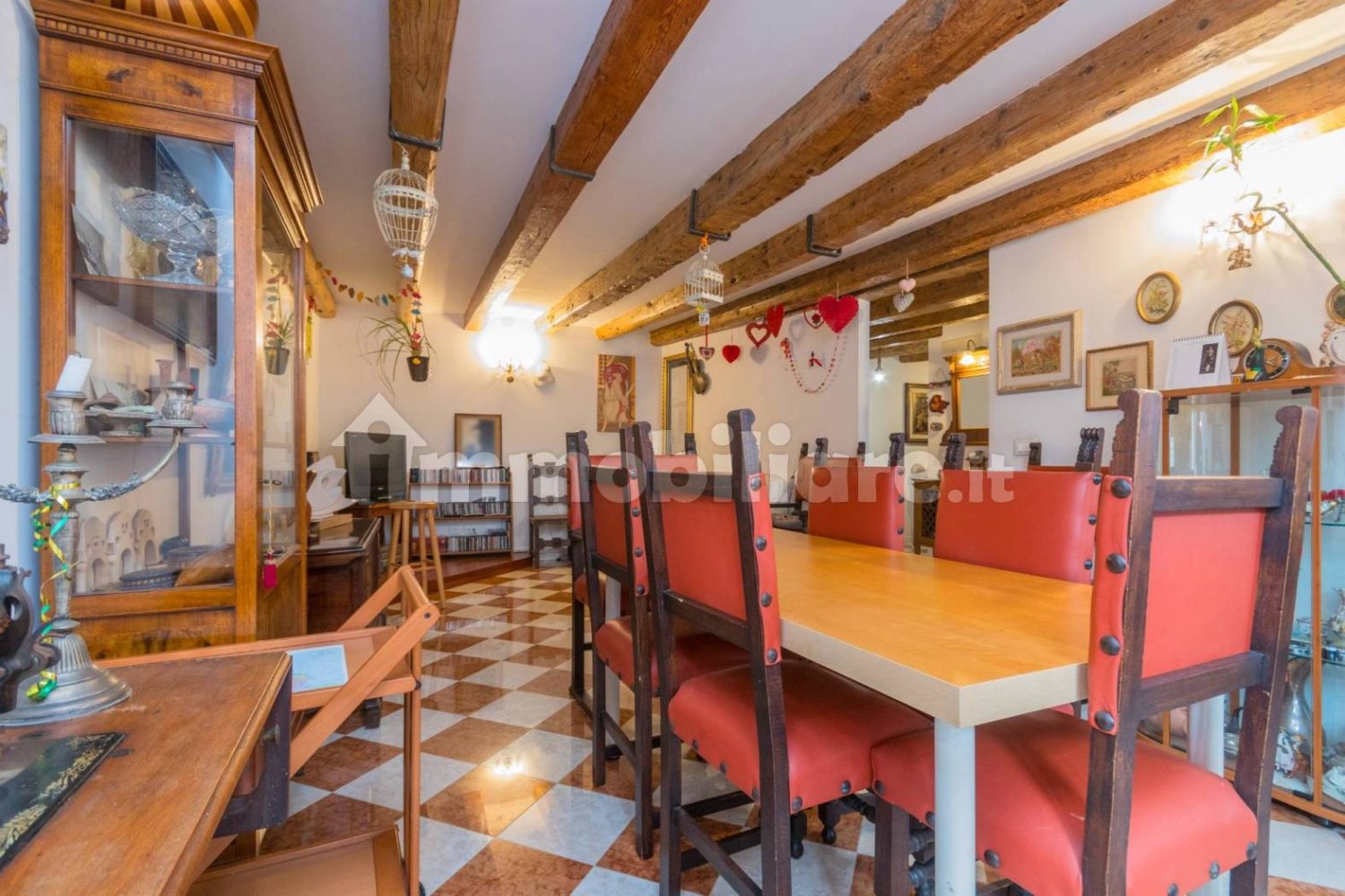 Apartamento de 5 dormitorios en Venice, Italy No. 268417