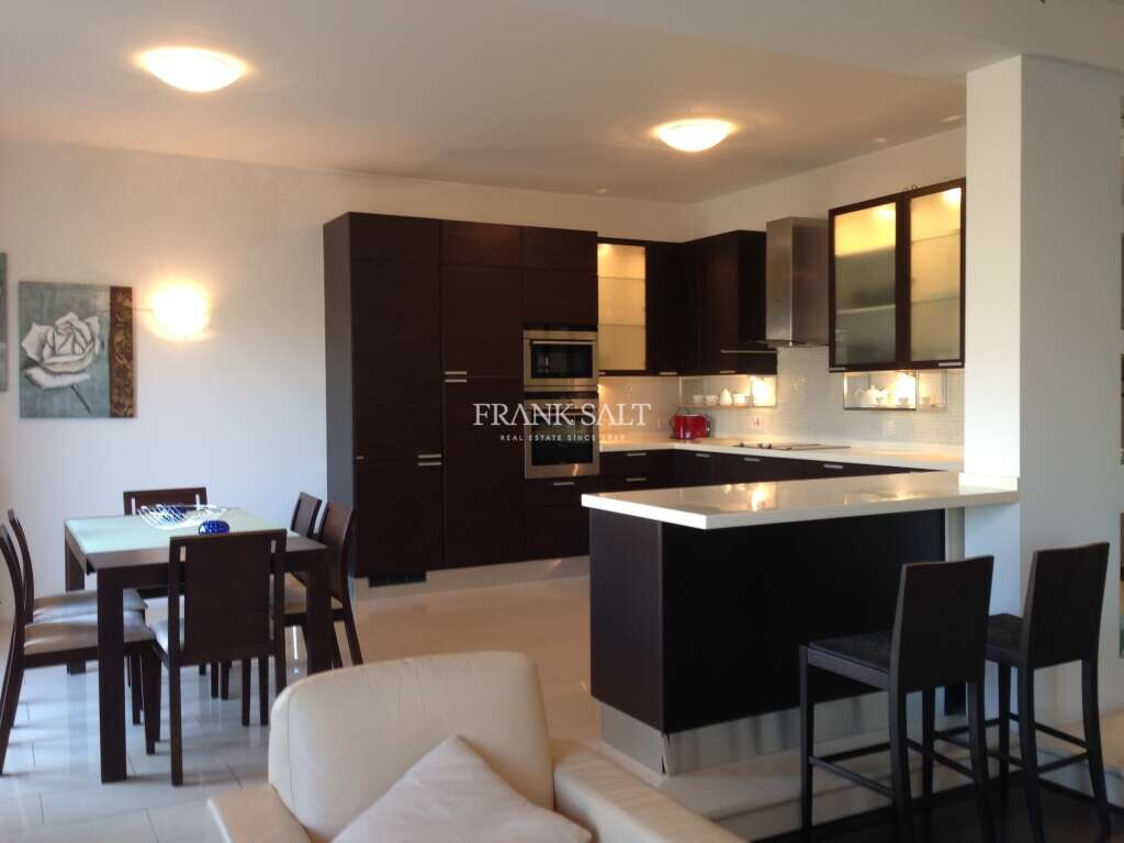 Квартира с 2 спальнями в Сент-Джулианс, Мальта № 8513