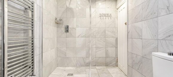 5 bedrooms House in London, United Kingdom No. 6600 14